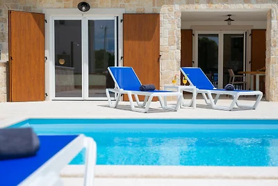 Villa Zala mit beheiztem Pool