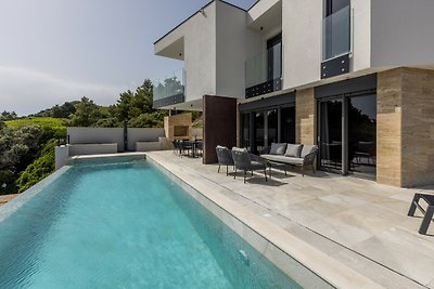 Villa Riviera am Meer mit Pool