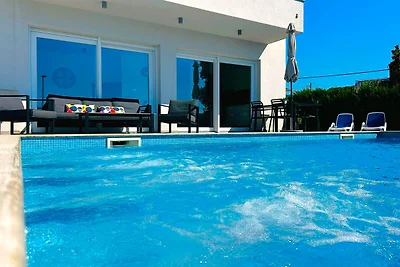 Fewo Timmy mit Pool und Meerblick