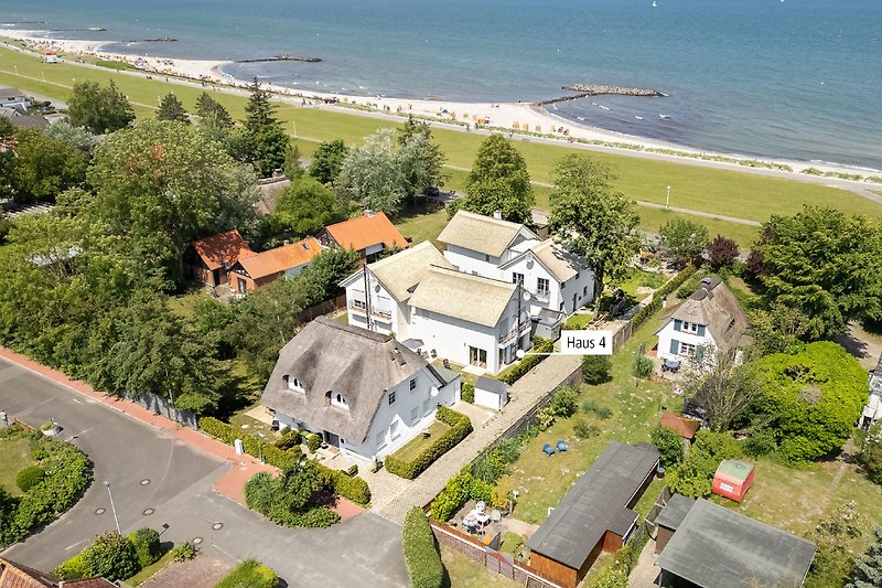 Hier wohnen Sie, quasi am Meer , zu Fuss nur ca. 100 Meter zu gehen.