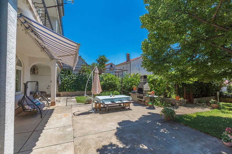 gemeinsame Terrasse mit Grill