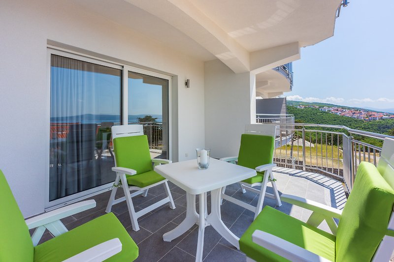 möblierter Balkon