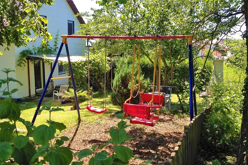 Garden with a swing (also holds adults)
