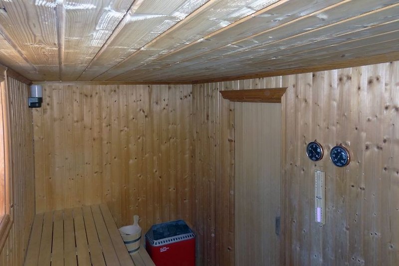 Blick in die Sauna - im Haus eingebaut 
