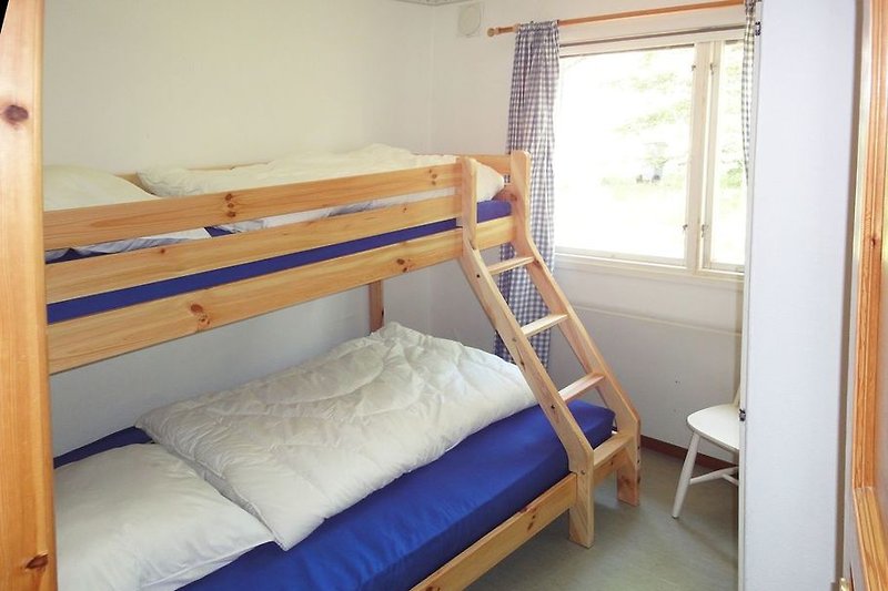 Schlafzimmer 2 + 3 mit Etagenbetten 