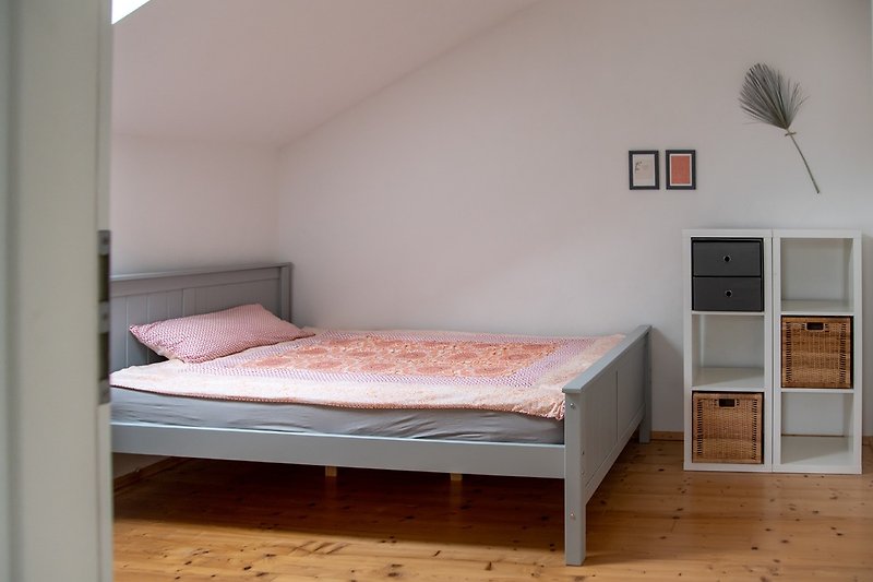 3. Schlafzimmer mit 1,20m-Bett
