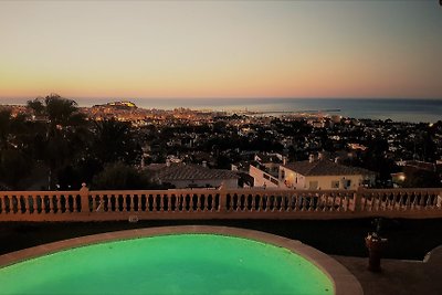 Villa mit Panoramablick und Pool