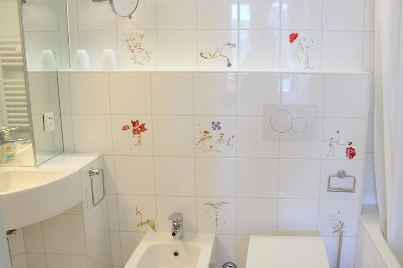 Bad Nr. 2 handgemalte Designer-Fliesen mit Badewanne, Waschbecken, WC, Bidet, Handtuchwärmer, Fenster