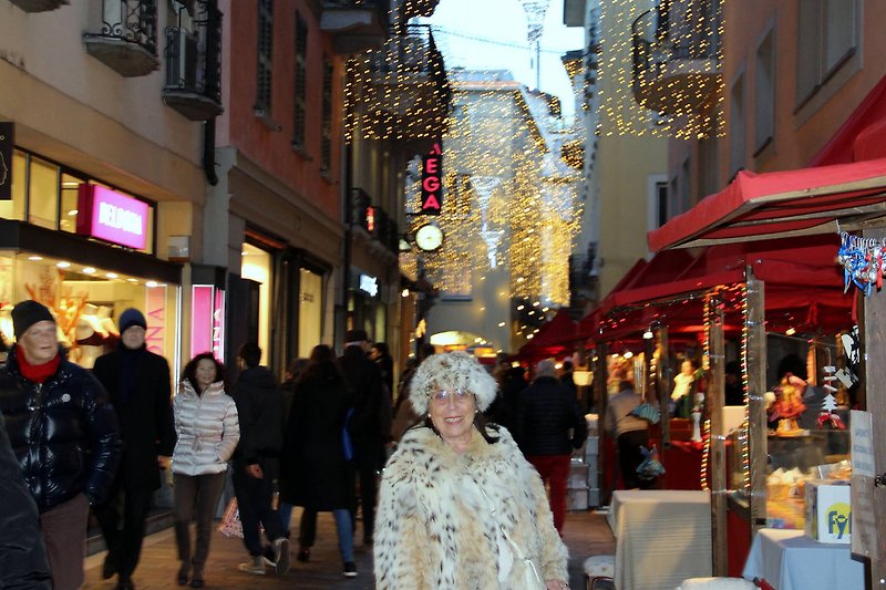Weihnachtsmarkt Lugano  mit  Vermieterin von Barony Le Pergole