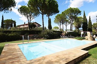 Villa con piscina para 18 personas