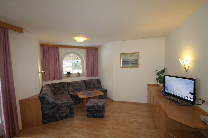 LED-HD-TV, Markenmöbel- und Geräte