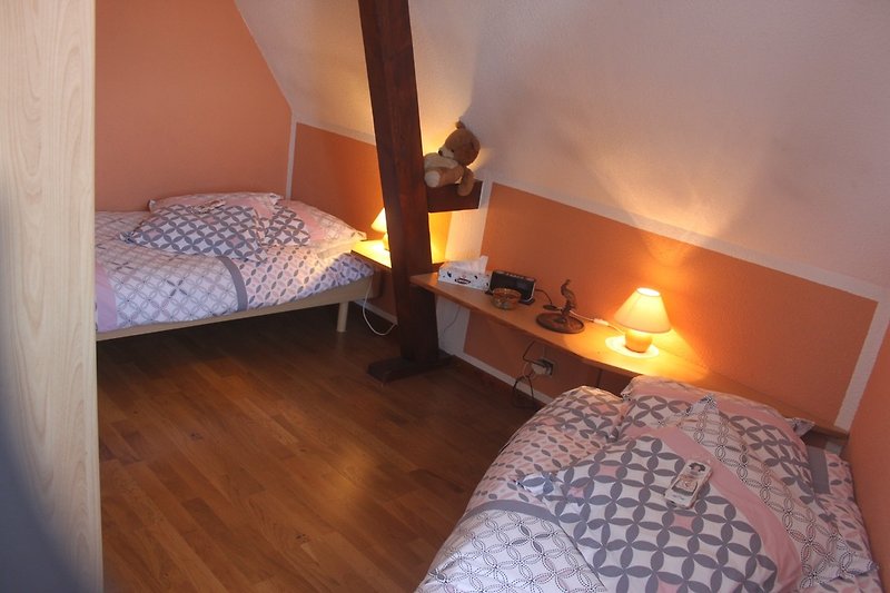 Schlafzimmer mit 2 Beden 90 cm
