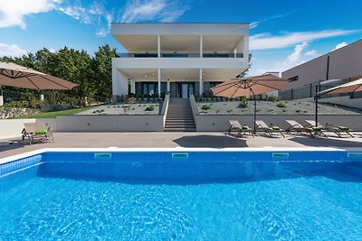 Neu gebaute moderne Villa Althea