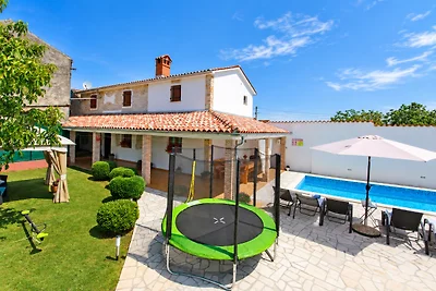 Charmantes Ferienhaus mit Pool