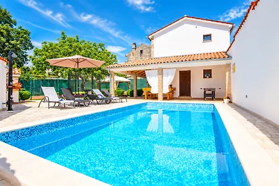 Charmantes Ferienhaus mit Pool
