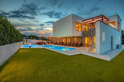 Leon's Holiday Homes - 2 Pools