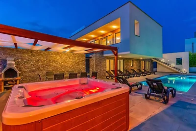 Leon's Holiday Homes - 2 Pools