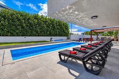 Leon's Holiday Homes - 2 Pools