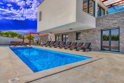 Leon's Holiday Homes - 2 Pools