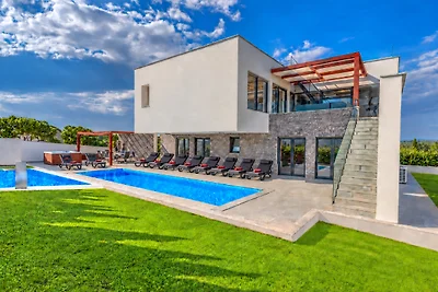 Leon's Holiday Homes - 2 Pools