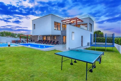Leon's Holiday Homes - 2 Pools