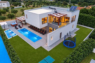Leon's Holiday Homes - 2 Pools