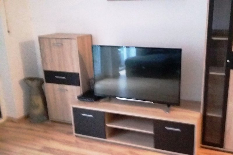 Anbauwand mit Fernseher Wohnzimmer