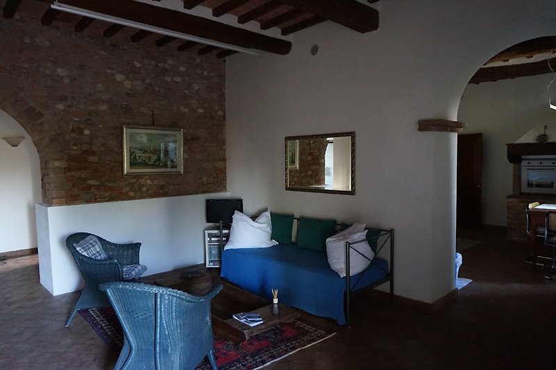 Holidayhome in Tuscany, livingroom groundfloor, view towards kitchen Ap.2