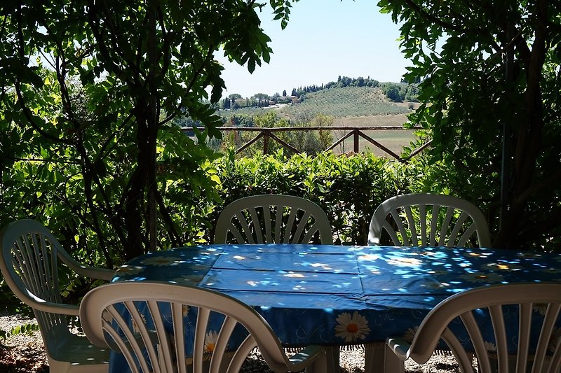 Holidayhome in Tuscany with private seating area with pergola