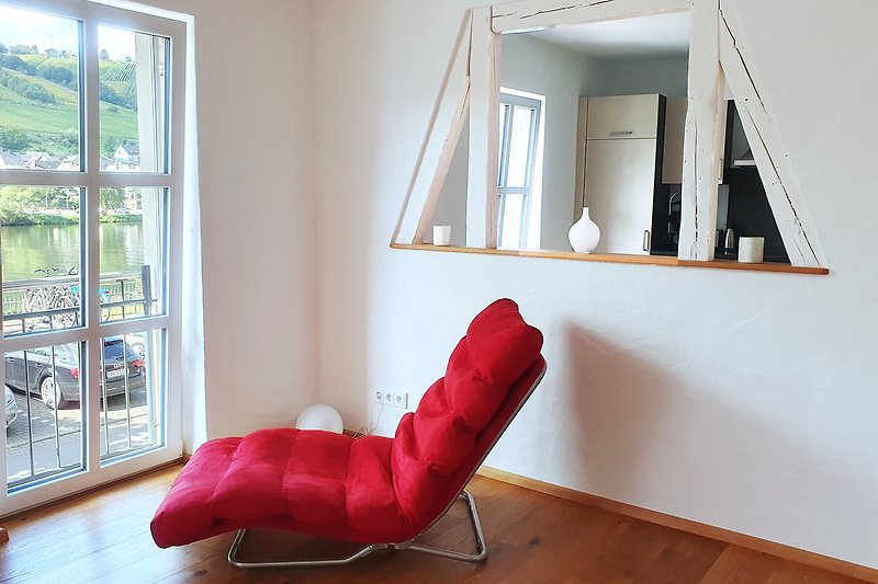 Relaxsessel mit Blick aufs Wasser