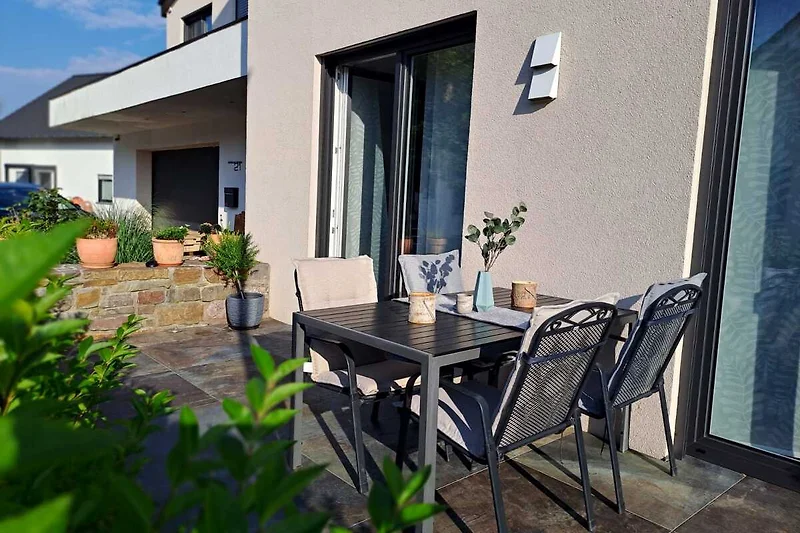 Fewo Merten mit Terrasse, Essplatz und 2 Sonnenliegen