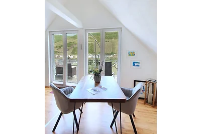 Akzent mit Balkon und Moselblick