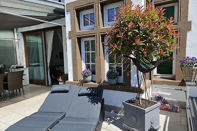 Anni großer Balkon u Sonnenliegen