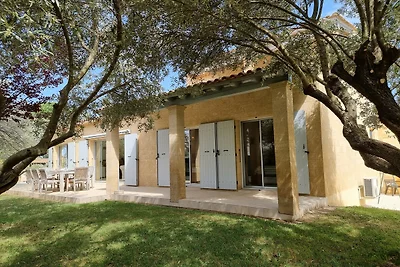 Jardin d'Uzès in der Nähe des Dorfes Uzès