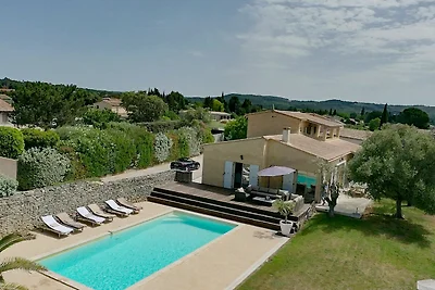 Jardin d'Uzès in der Nähe des Dorfes Uzès