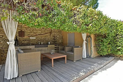 Jardin d'Uzès in der Nähe des Dorfes Uzès