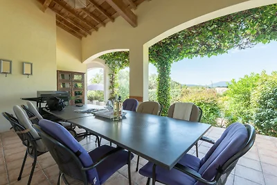 Erleben Sie die Eleganz der Villa La Belle...