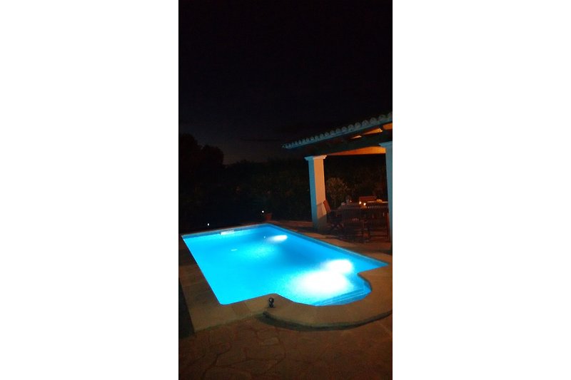 Beleuchteter Pool