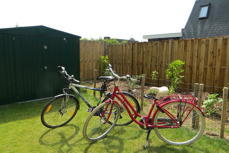 Fahrräder mit Gartenhaus