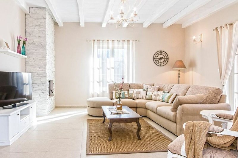 Rent this cozy living room with stylish furniture, a comfortable couch, and elegant lighting.
