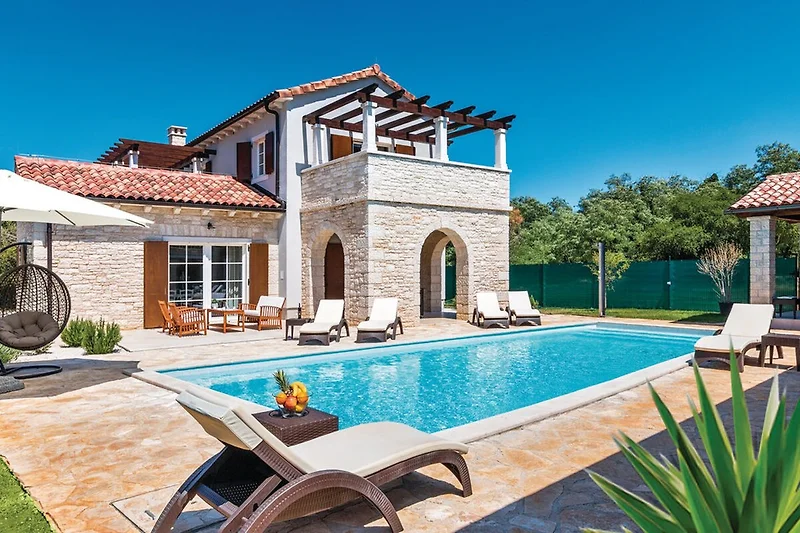 Resort mit Pool, Villa und Hacienda-Design in exklusiver Anlage