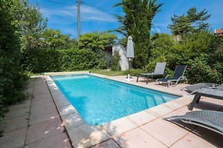 Ferienhaus mit Garten und Pool