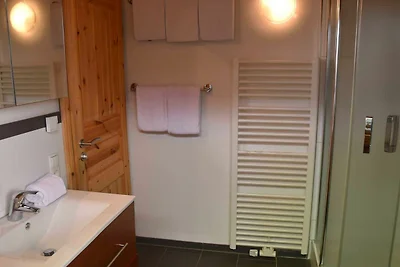 für 1-8 Personen, Naturstamm-Chalets mit...