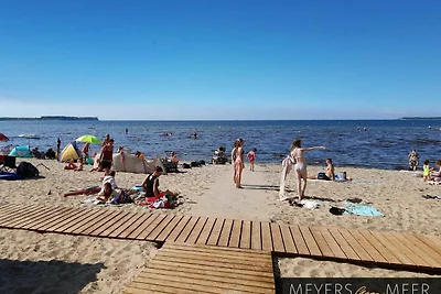 Schwarzes Holzferienhaus an der Ostsee (Z6)