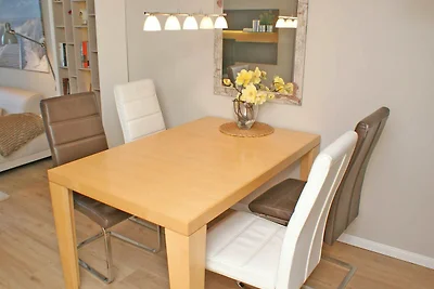 - mit 2 x Schlafzimmer, 2 x Balkon und 2 x TV