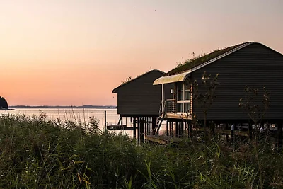 Pfahlhaussuite auf dem Wasser