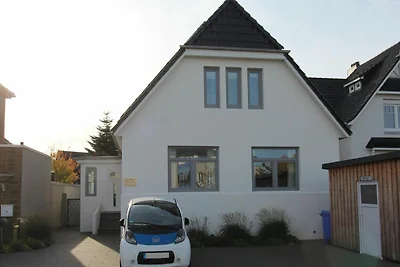 STR-02 - Geschmackvolle und helle Fewo für 4...