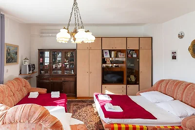Tinka, Apartment No 12
