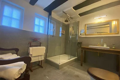 Studio 1 (1-2 Person)