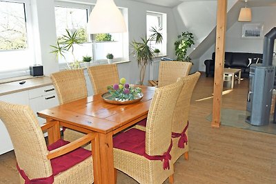 Ferienwohnung Rapsblüte mit Kamin und Balkon